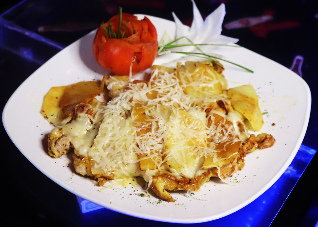 Bistec de cerdo con queso gratinado