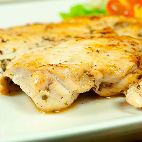 bistec de pollo encebollado